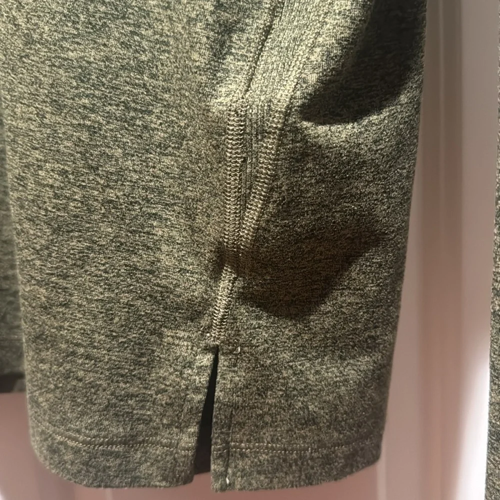 Athleta top - Picture 2 of 3